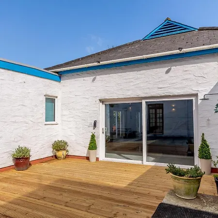 Bed & Breakfast Pendennis 4*